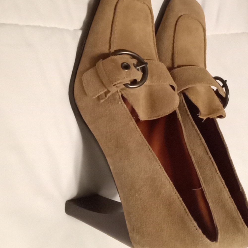 Me Too Shoes โค๏ธ - Picture 2 of 5